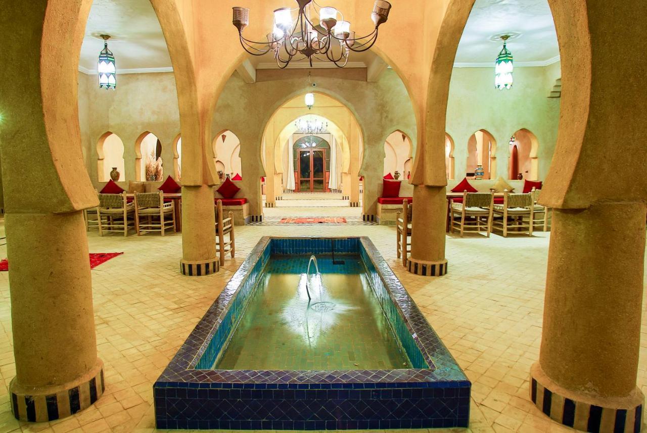 Riadsuerteloca Merzouga Hassilabied Bagian luar foto The interior of the hotel