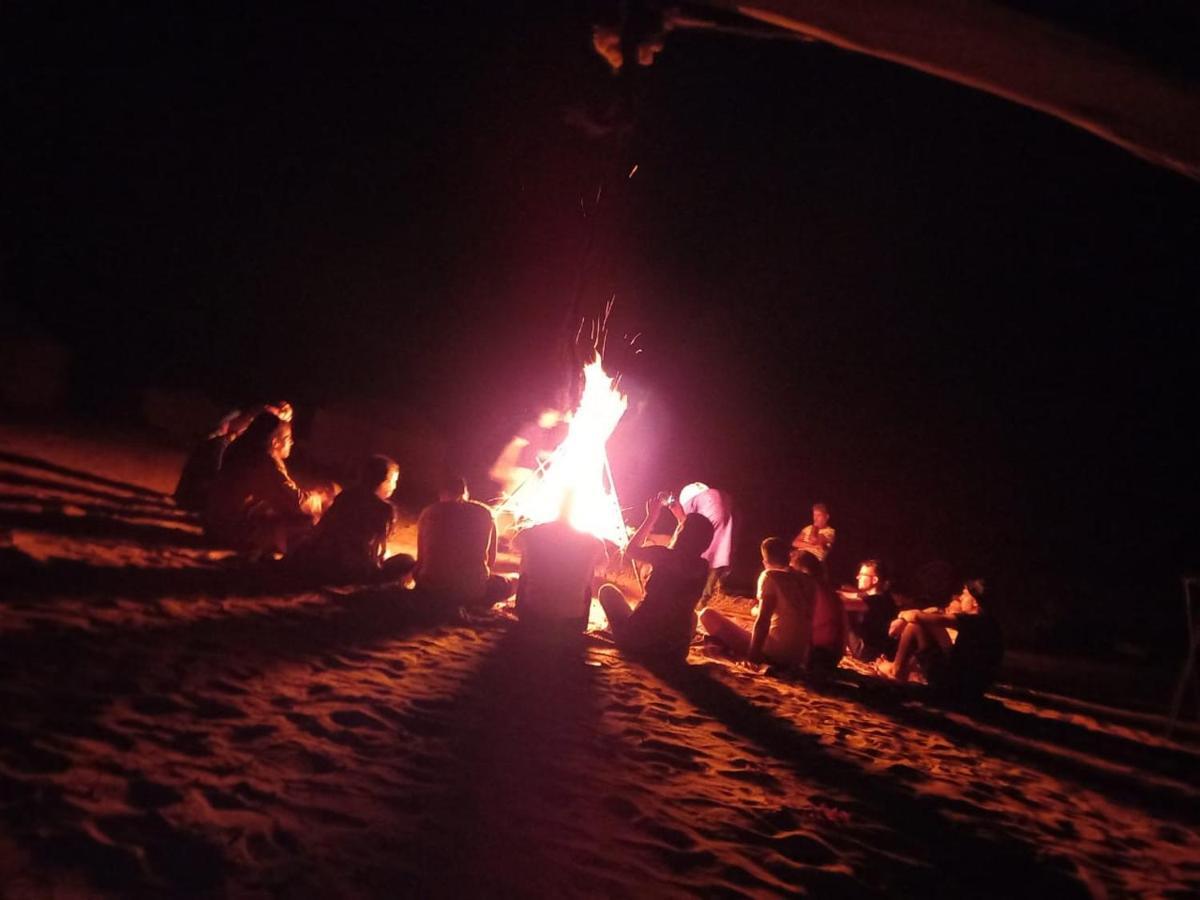 Riadsuerteloca Merzouga Hassilabied Bagian luar foto A campfire at the 2007 World Scout Jamboree