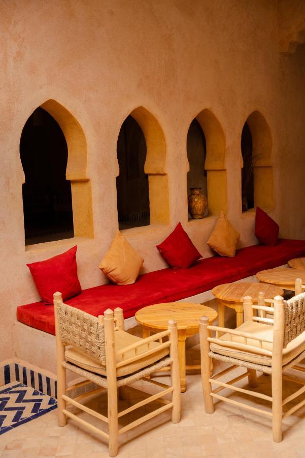 Riadsuerteloca Merzouga Hassilabied Bagian luar foto A Moroccan interior