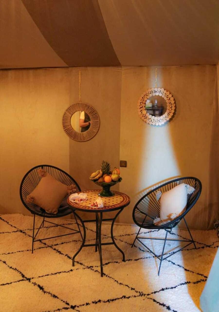 Riadsuerteloca Merzouga Hassilabied Bagian luar foto A room at the hotel