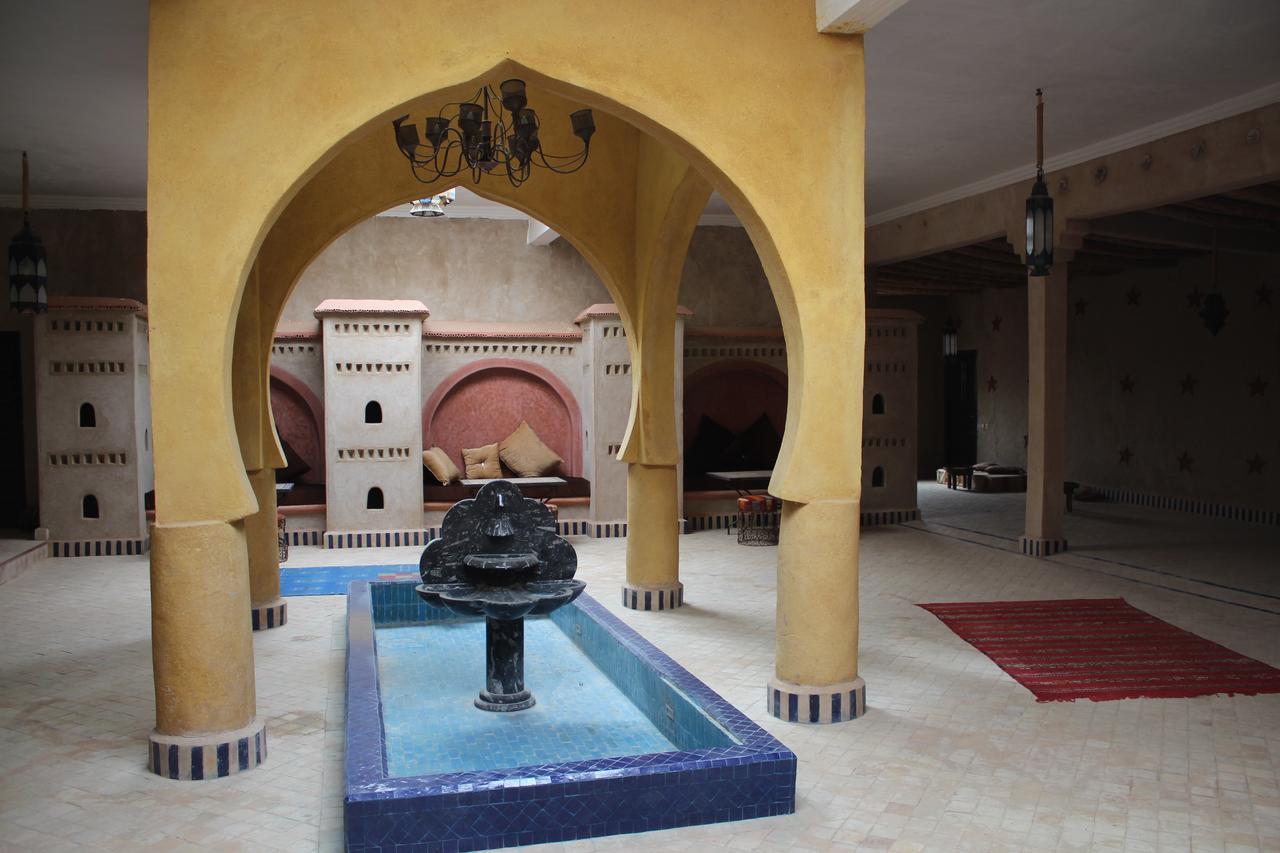 Riadsuerteloca Merzouga Hassilabied Bagian luar foto A hammam in Marrakech, Morocco